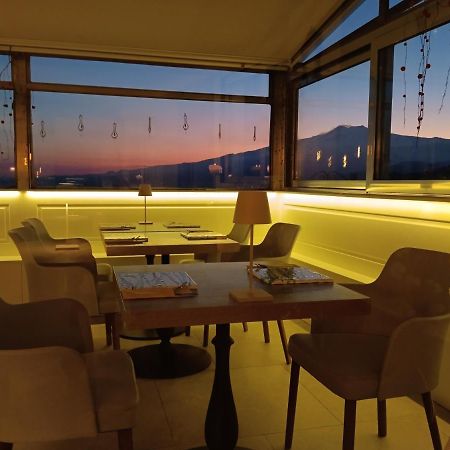 Aly Art Apartment Taormina Duomo, Gulf & Etna View ภายนอก รูปภาพ