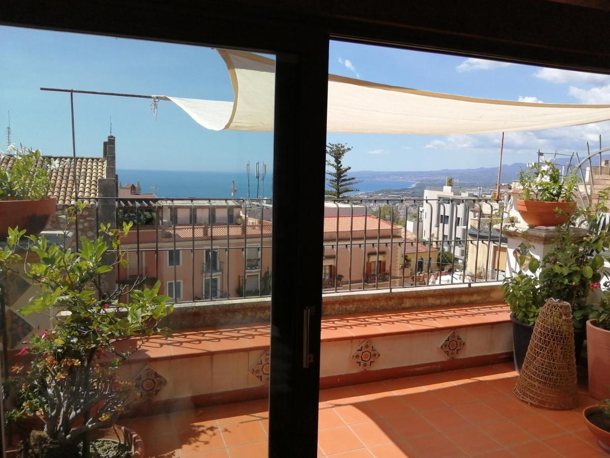 Aly Art Apartment Taormina Duomo, Gulf & Etna View ภายนอก รูปภาพ