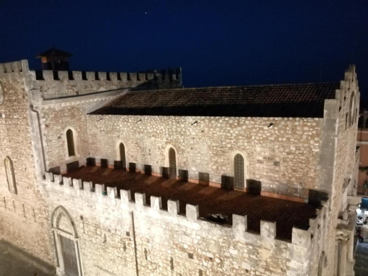 Aly Art Apartment Taormina Duomo, Gulf & Etna View ภายนอก รูปภาพ