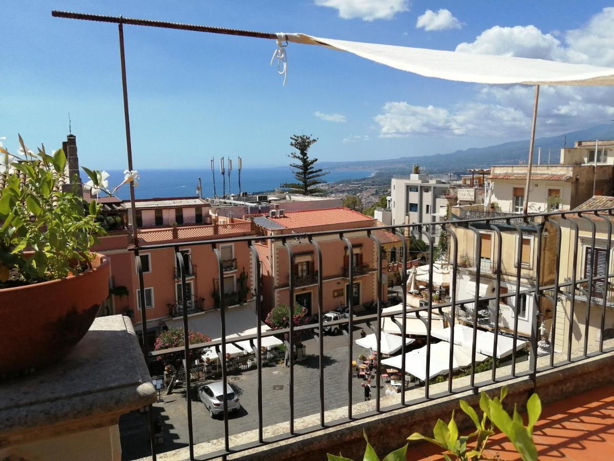 Aly Art Apartment Taormina Duomo, Gulf & Etna View ภายนอก รูปภาพ