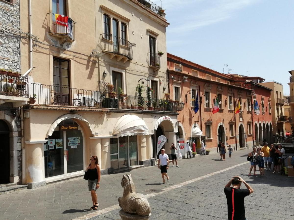 Aly Art Apartment Taormina Duomo, Gulf & Etna View ภายนอก รูปภาพ