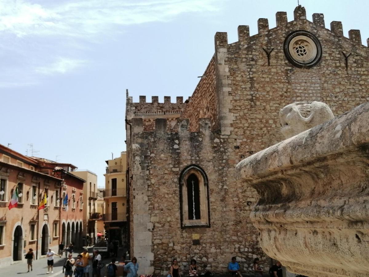 Aly Art Apartment Taormina Duomo, Gulf & Etna View ภายนอก รูปภาพ