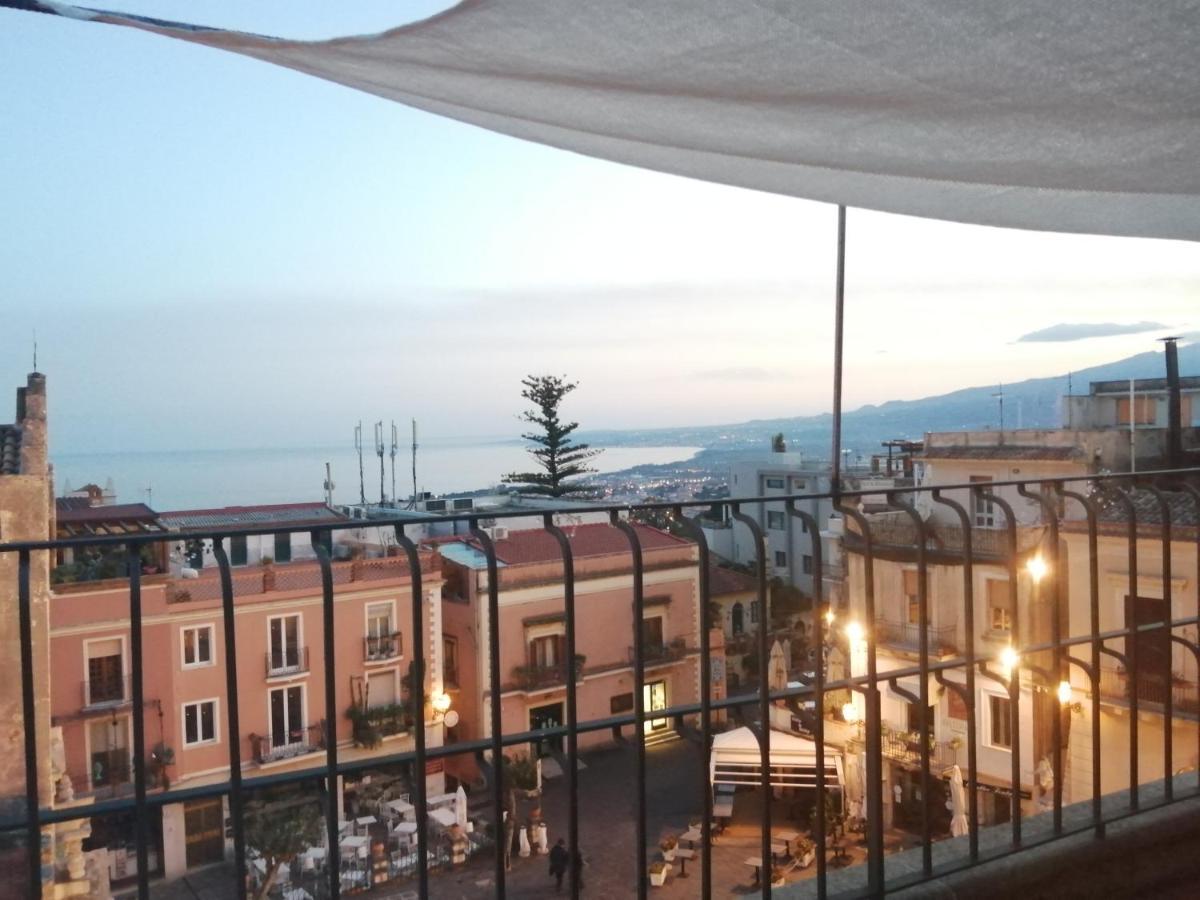 Aly Art Apartment Taormina Duomo, Gulf & Etna View ภายนอก รูปภาพ