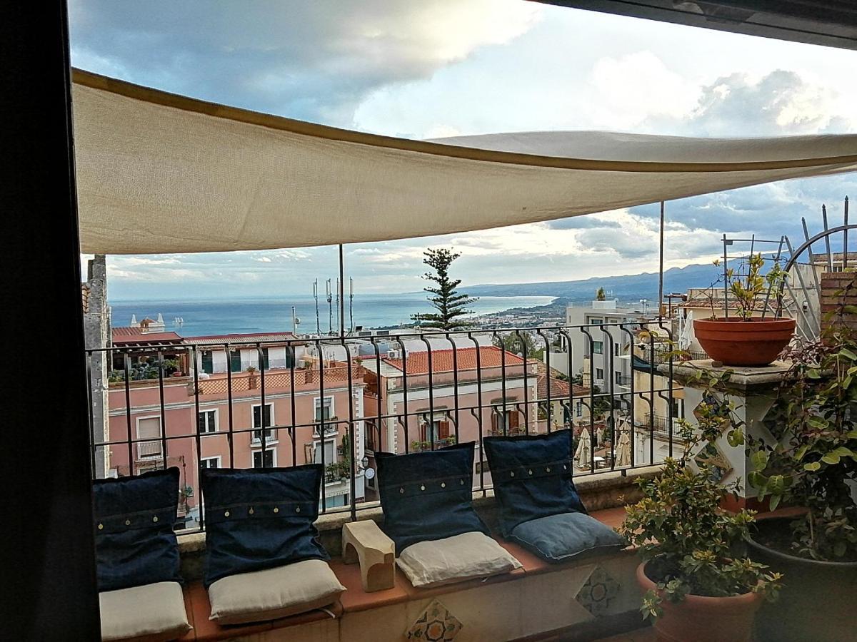 Aly Art Apartment Taormina Duomo, Gulf & Etna View ภายนอก รูปภาพ