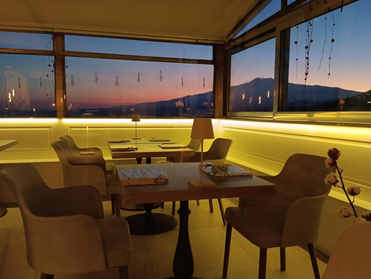 Aly Art Apartment Taormina Duomo, Gulf & Etna View ภายนอก รูปภาพ